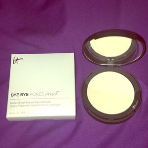 It Cosmetics Bye Bye Pores Pressed Powder